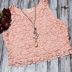 NWOT L.A. Hearts Floral Lace Crop. Peach Sz. M